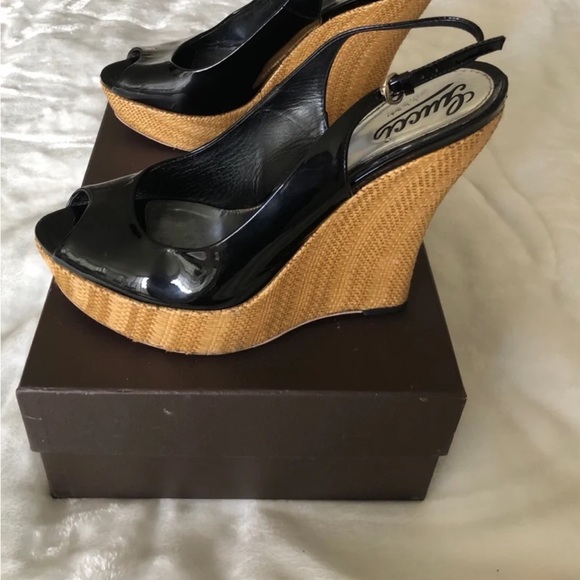 Gucci Vitello Vernice Soft Nero Peep Toe Wedges - Picture 3 of 8